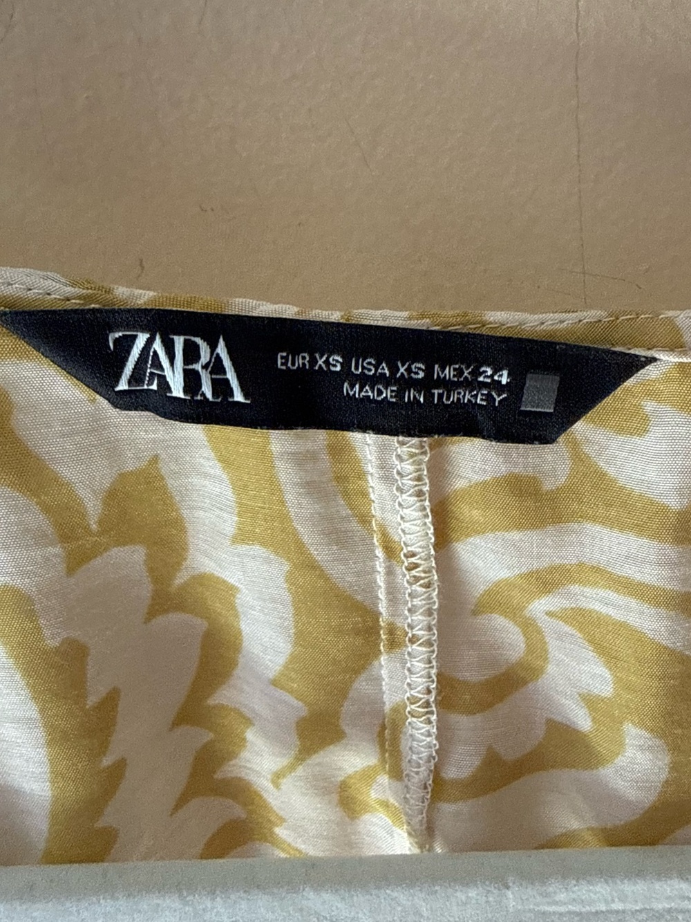 Zara Bloggers favorite Crop swirl Long Sleeve Top Blouse size XS - Picture 2 of 4